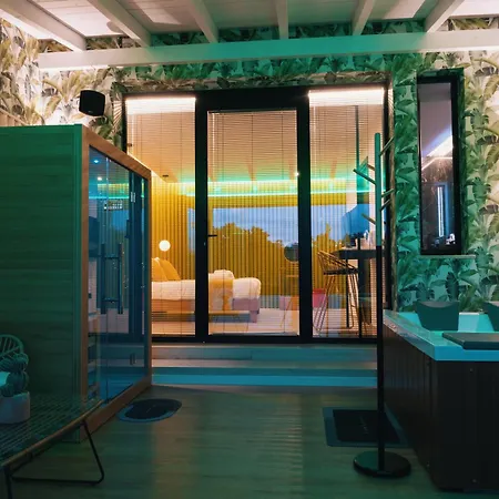Alojamento de Acomodação e Pequeno-almoço Emesh Boutique 4*