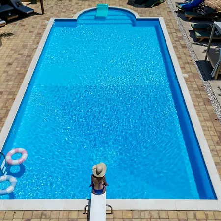 Emesh Boutique Bed & Breakfast 4*